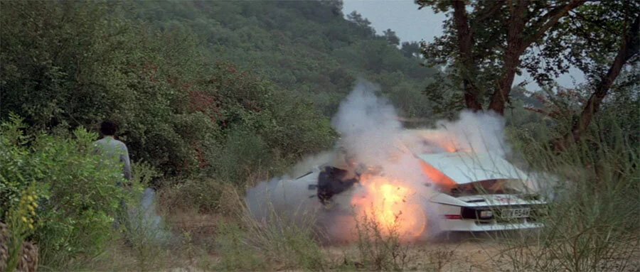 De Lotus Esprit explodeert op Korfoe