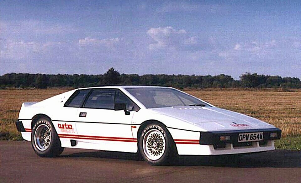 Lotus Esprit Turbo chassis 10930 wit met rode graphics OPW 654W
